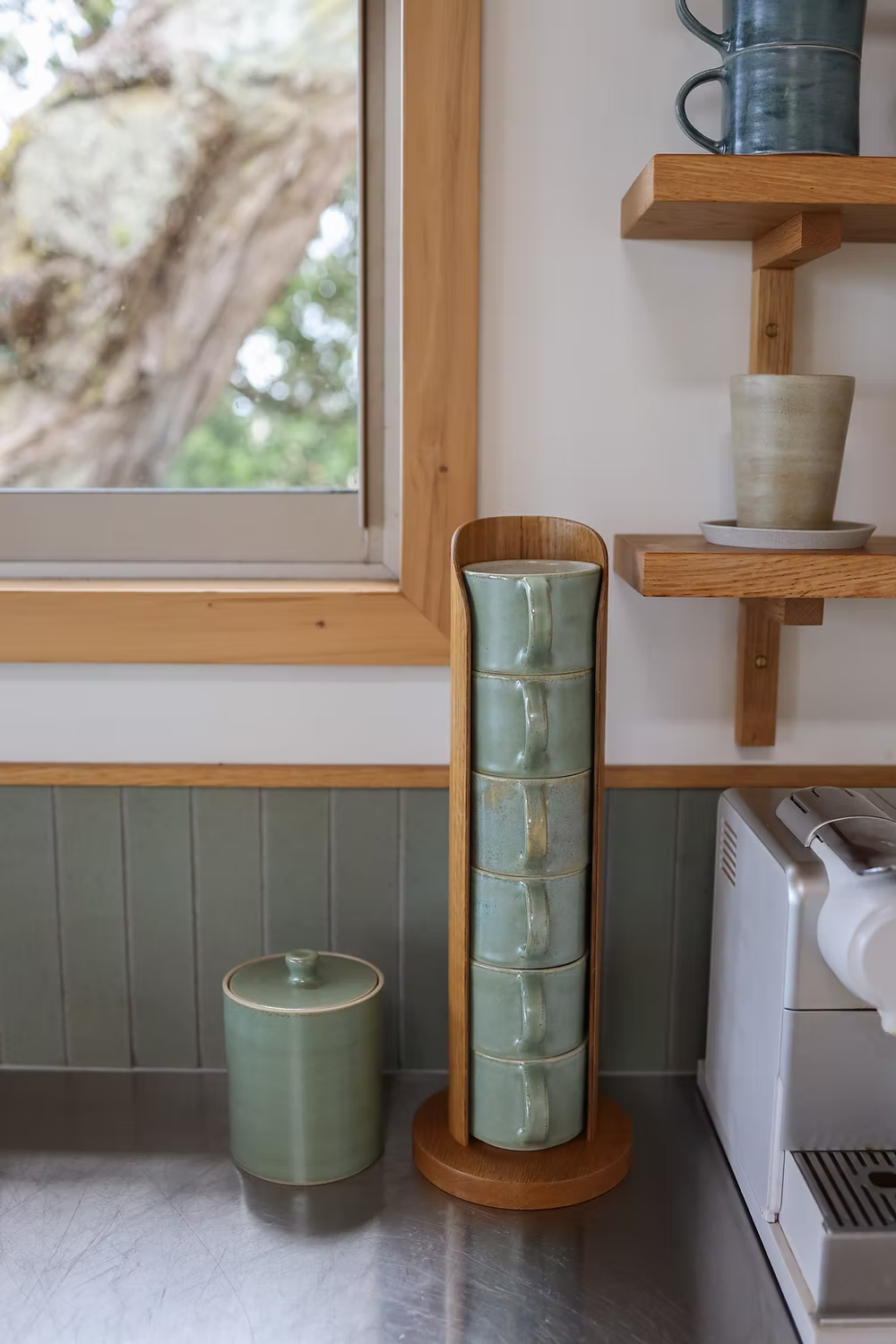 Maeve Oak Stand & Mug Set