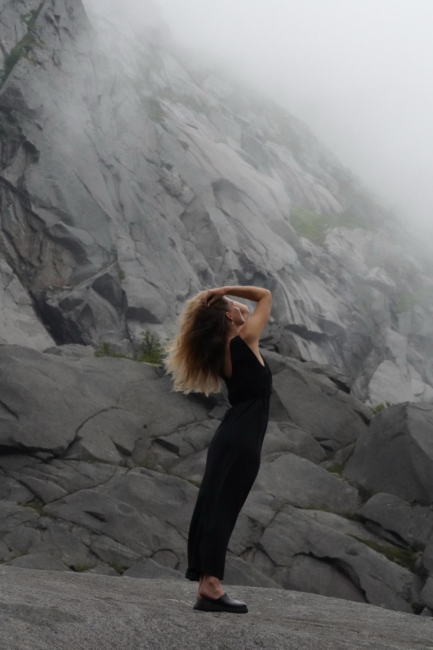 Discover Monni: Made-to-Order Sustainable Fashion with Elegance