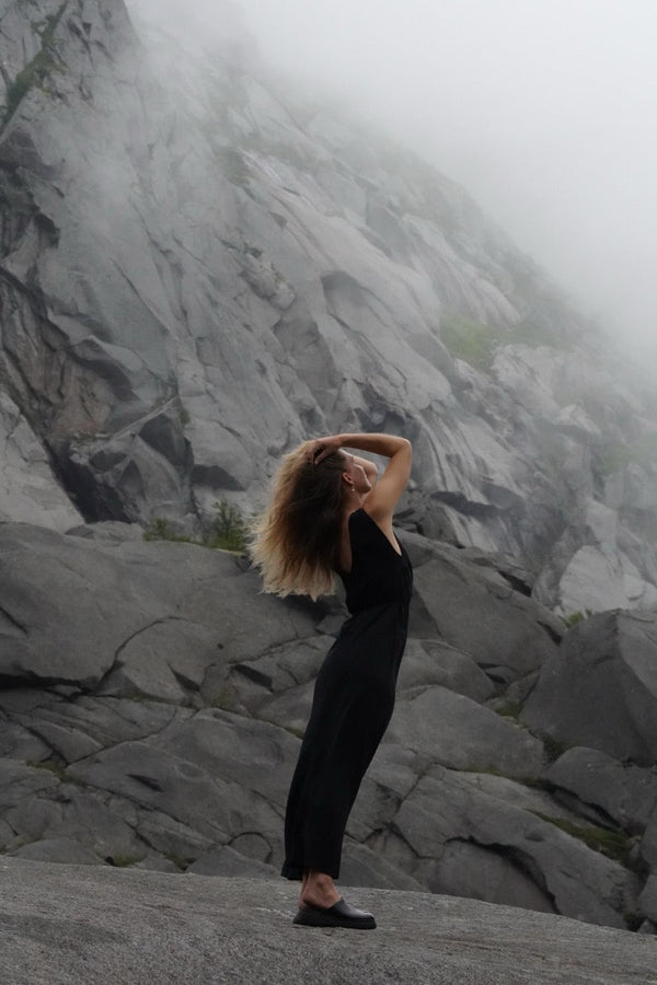 Discover Monni: Made-to-Order Sustainable Fashion with Elegance