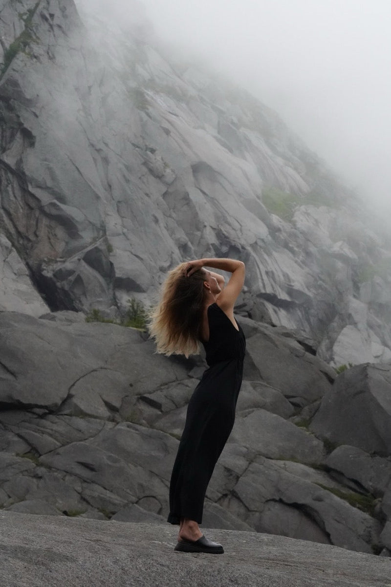 Discover Monni: Made-to-Order Sustainable Fashion with Elegance