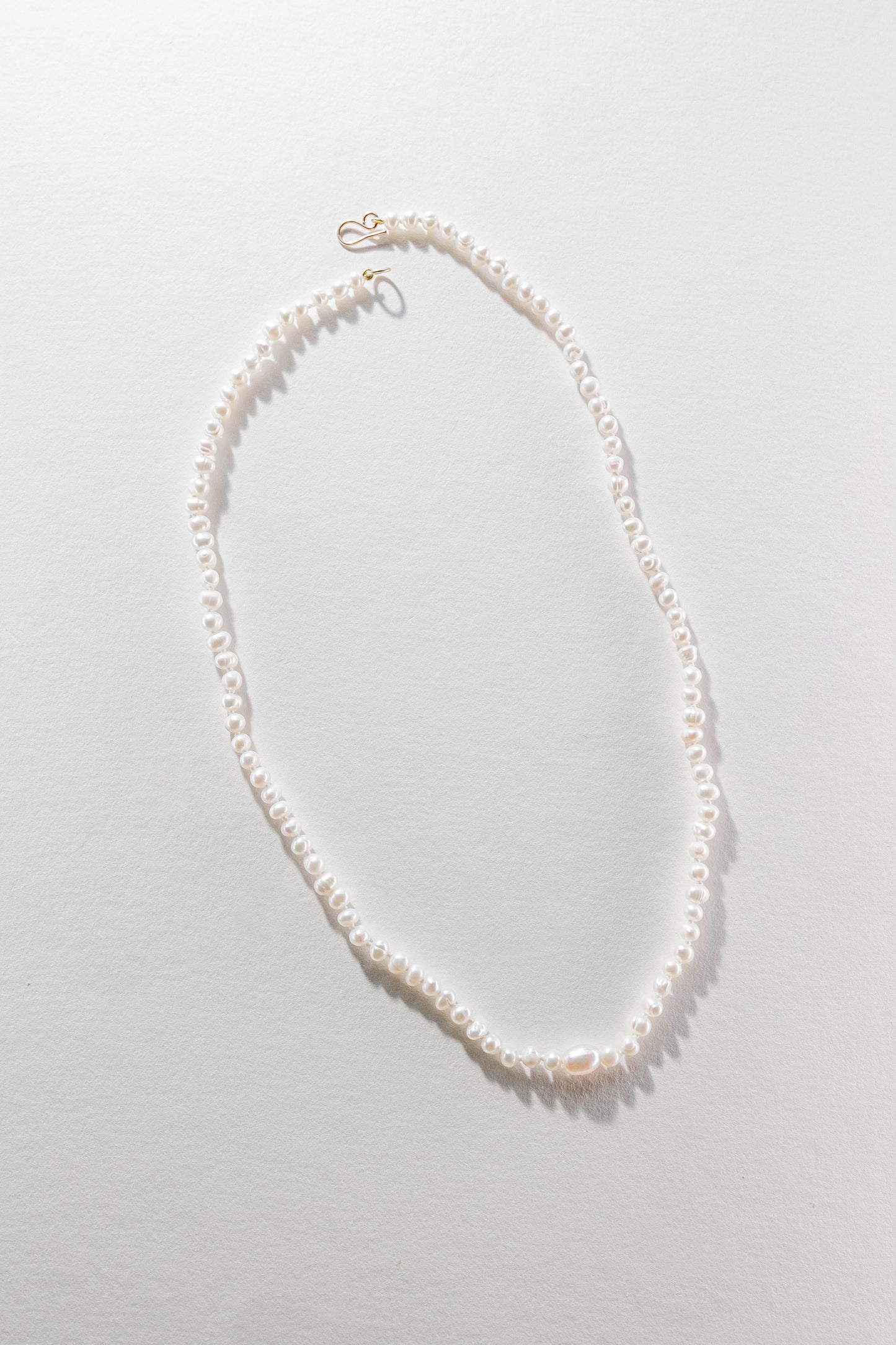 Lisa Webb Freshwater Pearl Necklace | 9CT Gold | Baroque Pearl and Oval Centre Pearl