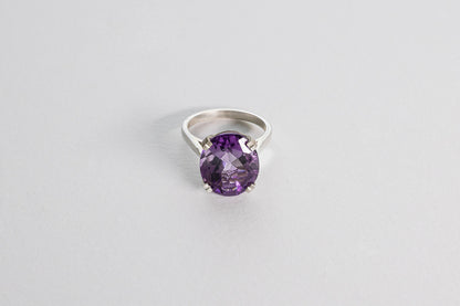 Lisa Webb Oval Cut Cocktail Ring | STG Silver | Amethyst